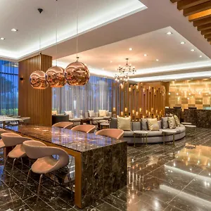 Courtyard By Marriott Airport Отель